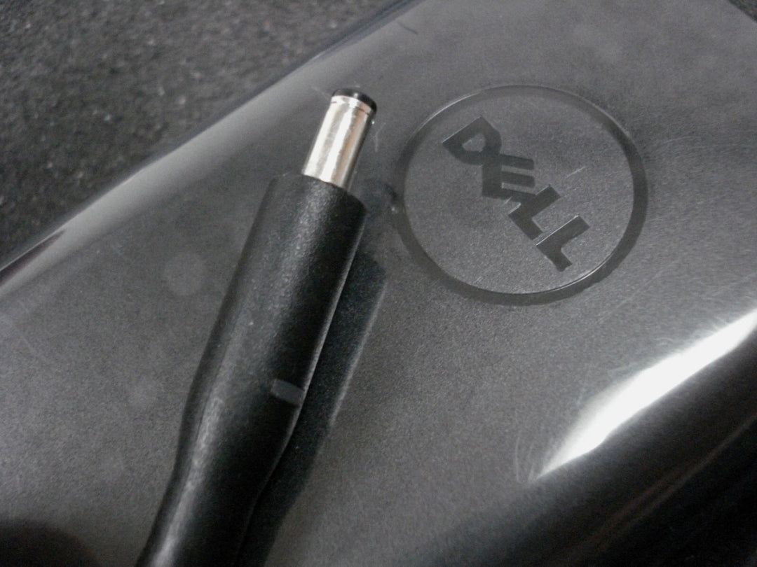 Dell Original 130W AC Adapter Laptop Charger ( 4.5 mm ) ( 1 Yr Warranty ) Model No : Dell XPS 15 9560